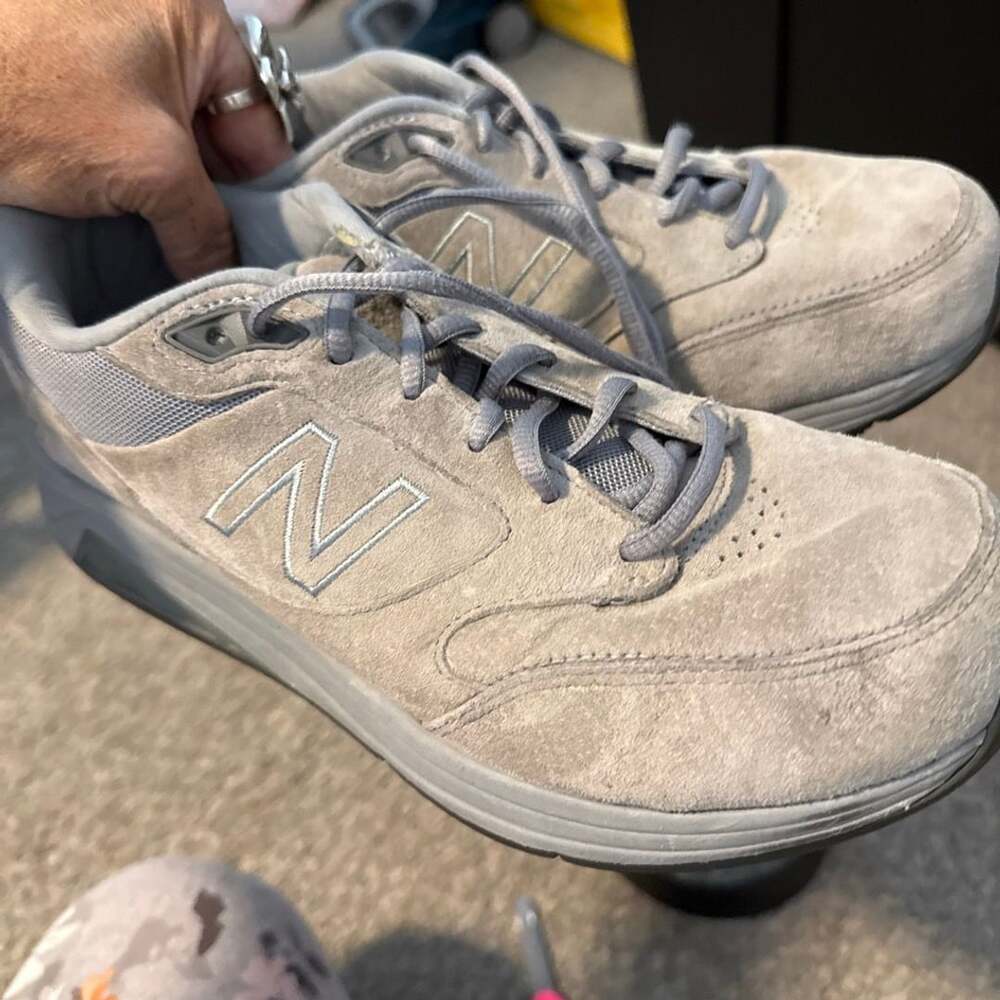 New Balance Size 7 4E Gray Suede Walking Shoes